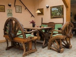 Selecciona cuidadosamente los muebles para mantener el estilo rústico de las estancias