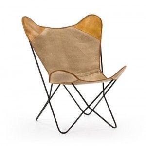 La Silla Butterfly, con estructura metálica y pieza única de cuero, cómoda y adaptable