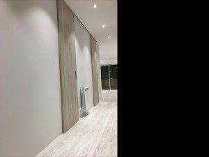 Reforma integral de un piso en Barcelona realizada por Contemporánea - puertas correderas