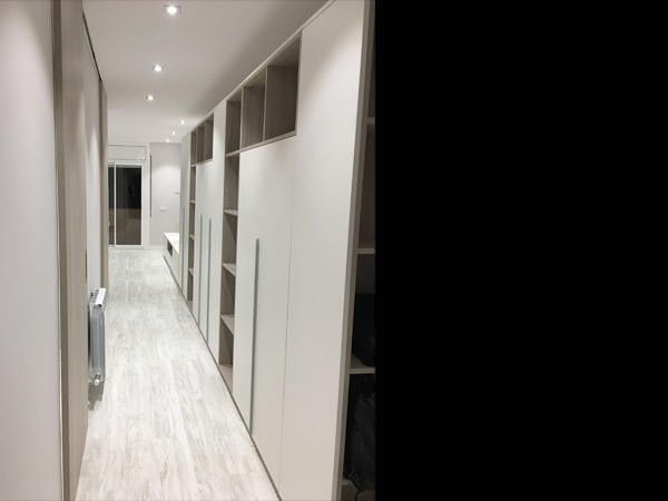 Reforma integral de un piso en Barcelona realizada por Contemporánea - mueble pasillo