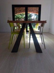 Mesa de diseño en reforma de cocina en Argentona