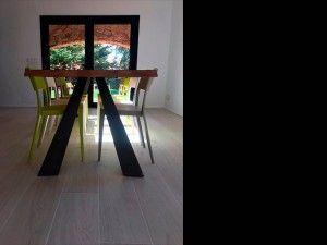 Mesa de diseño en reforma de cocina en Argentona