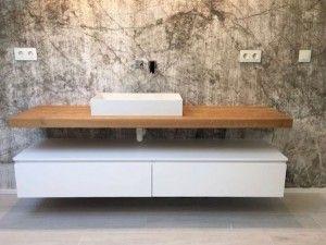 Hornacina decorativa y baño en suite de una reforma en Argentona