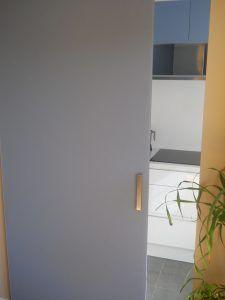 Ahorra espacio en tu reforma de casa con puertas correderas | Contemporánea