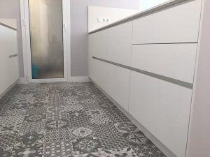 Empresa de reformas en Granollers Contemporánea azulejos desgastados