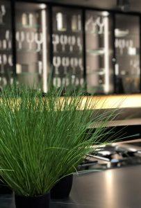 Estudio de interiorismo en Barcelona plantas artificiales y preservadas - Contemporánea