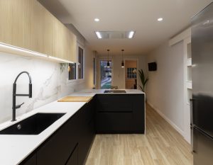 Al considerar los materiales de construcción y aislantes, es importante también tener en cuenta su impacto en el medio ambiente