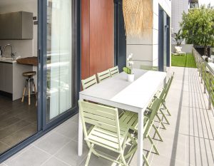 No esperes más para aprovechar al máximo el espacio en tu balcón. Es una forma maravillosa de ampliar tu hogar y crear un oasis al aire libre que refleje tu estilo y personalidad.